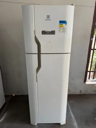 Geladeira Electrolux 371 litros frost free