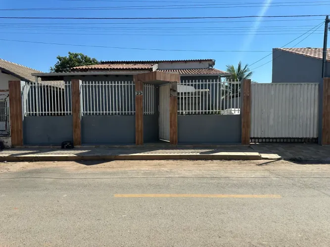 Imóvel para venda com 130 metros quadrados com 4 quartos em Jardim Comodoro - Cuiabá - MT