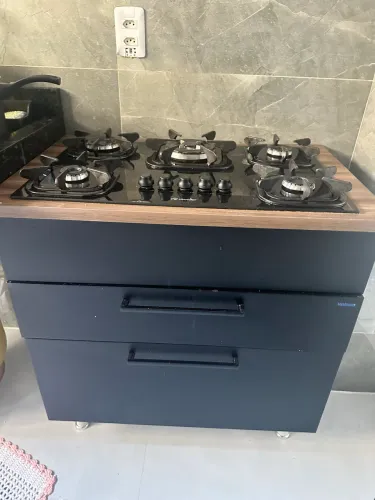 Vende-se um paneleiro e balcão para cooktop são duas 2 peças no aço branco e preto fosco.