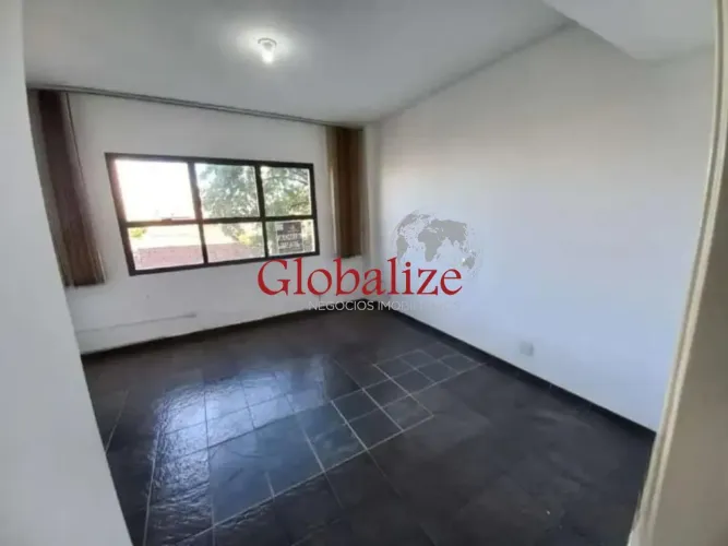 Sala comercial para locação R$ 3.700,00 (pacote) com 2 banheiros, 1 vaga demarcada no bair