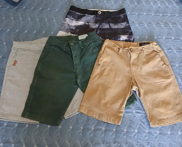 Vendo kit com 4 bermudas infantis, ideais para crianças até 12 anos.