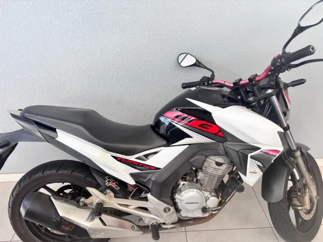 Twister 2019 baixo km impecável