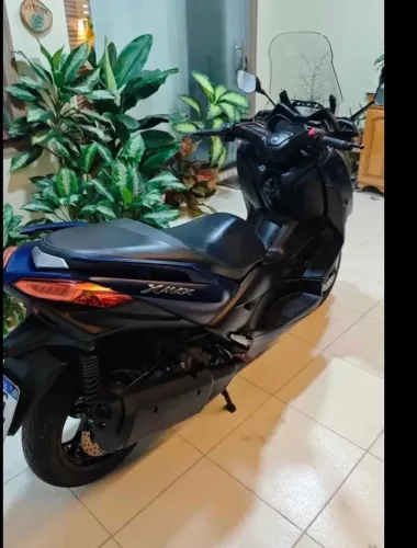 Vendo  Xmax quitada, aceito cartão 