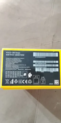 Celular novo com 1 mês de uso garantia de 1 ano com nota fiscal e tudo 700 R aceito cartao