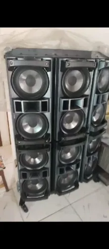 Paredão Sony são 24 subwof de 8 polegadas+ 12 tweets com 4000 watts RMS