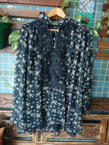 Macacão ZARA com renda