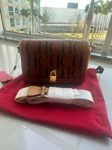 Carolina Herrera- Bolsa Crossbody- Marrom