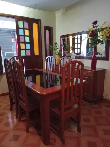 Lindo jogo de jantar, pode ser vendido separado.