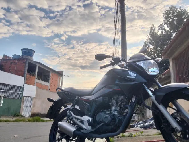 Vendo: Titan 160 2024 Somente A Vista.