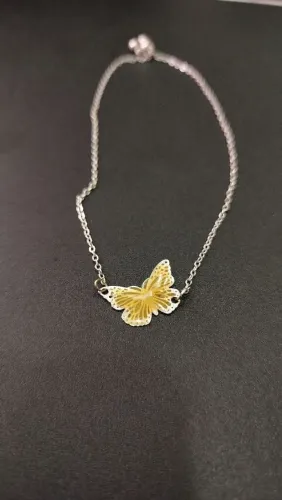Pulseira prata 950 com uma delicada borboleta com detalhes em amarelo