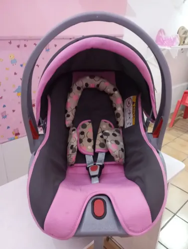 Vendo bebê conforto semi novo único dono