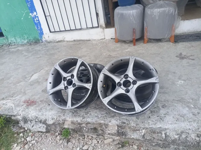 Vendo par de rodas estrela usadas mas em ótimas condições , valor $ 800 