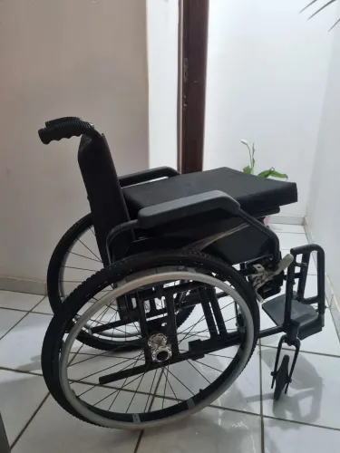 Cadeira de Rodas Manual Dobrável com Almofada - Bom Estado