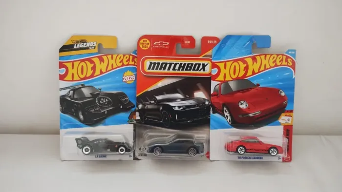 Hot wheels e matchbox 32 reais cada