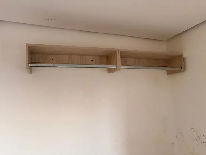 Cabideiro suspenso de parede