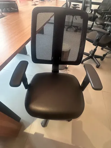 Vendo 10 Cadeiras Cavaletti Flip 43503 giratória com tela, 10 unidades