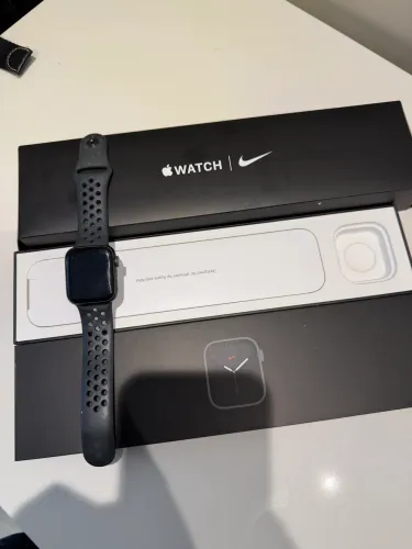Apple Watch Nike SE 1ª Geração 40mm GPS Space Gray Alumínio