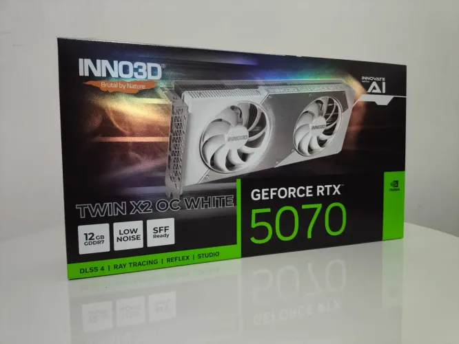 Placa de vídeo NVidia RTX 5070 12GB Inno3D Twin 2X Branca Nova.