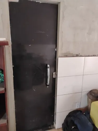 Portas de vidro: duas de 70cm e uma 60cm