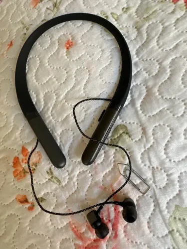 fone Bluetooth da JBL com arco para o pescoço (neckband)