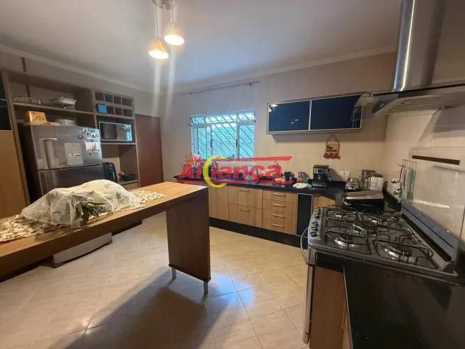 Sobrado com 3 suítes - Vila Augusta / Guarulhos