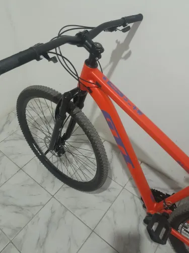 Bicicleta nova com uma semana de comprada pra vender logo 