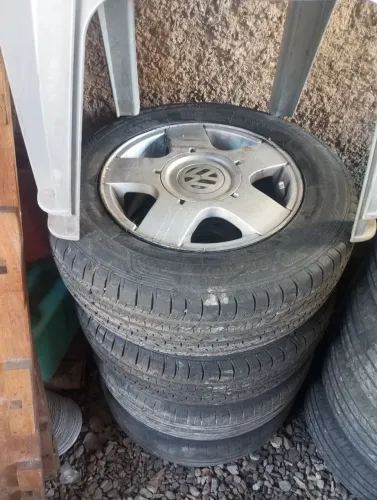 Vendo roda completo aro 14 5 furos 