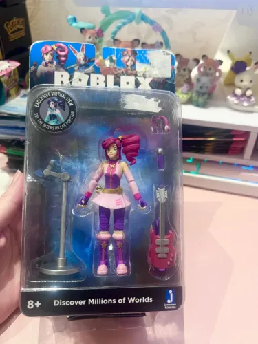 Boneca Figure Luna Roblox Vem com ítem para equipar em seu avatar