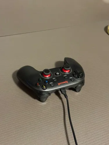 Controle Gamer Redragon - Semi-novo (com caixa)<br>R$70