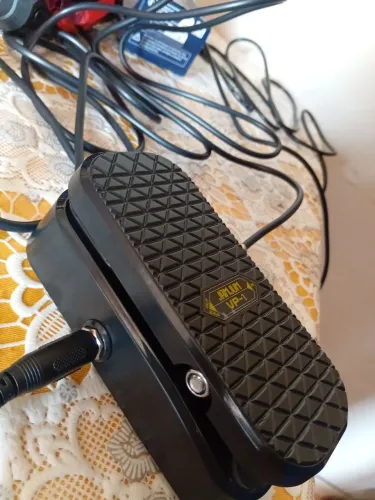 Pedal de volume compacto