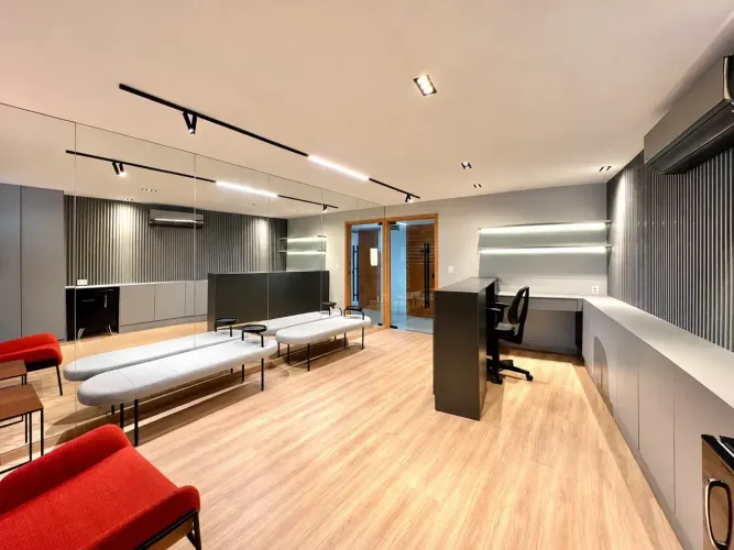SALA COMERCIAL PLANEJADA E MOBILIADA PARA ALUGAR | TIROL BUSINESS CENTER