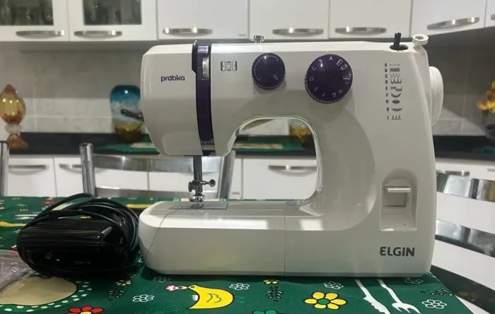 Máquina de Costura Elétrica