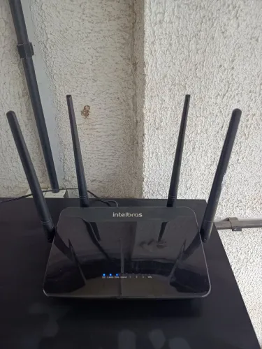 Vendo Roteador Intelbras Action R1200 4 Antenas Dual Band 1200Mbps, funcionando.