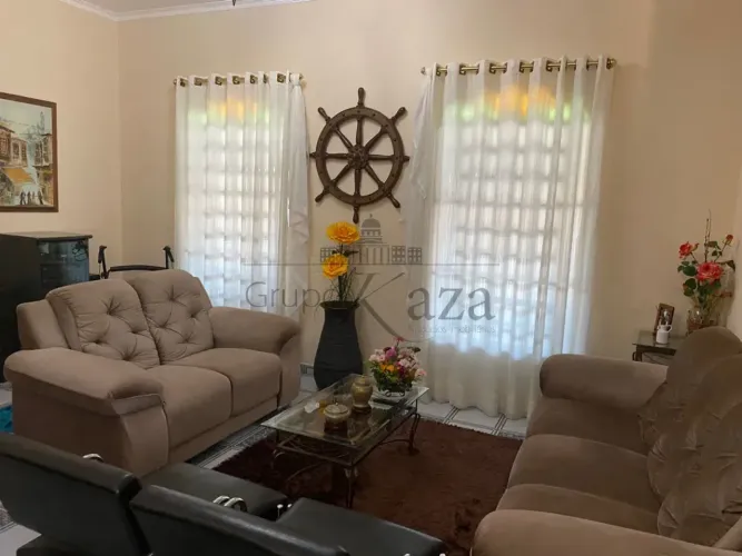 Casa - Bosque dos Eucaliptos - 3 Dormitórios - 250m² - Aceita Permuta.