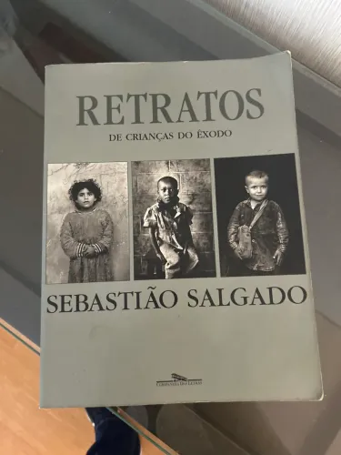 Retratos de Sebastião Salgado de crianças do êxodo