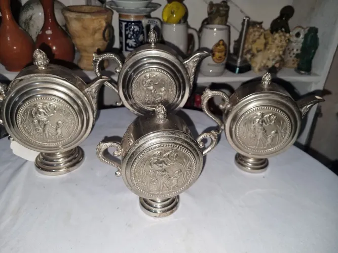 Lindos conjuntos de bules decorados lindas peças e obra de arte uma quantidade de 4 unid