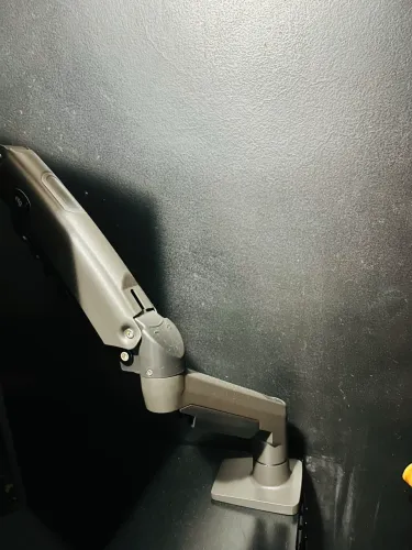 Braço articulado para tv e monitor elg