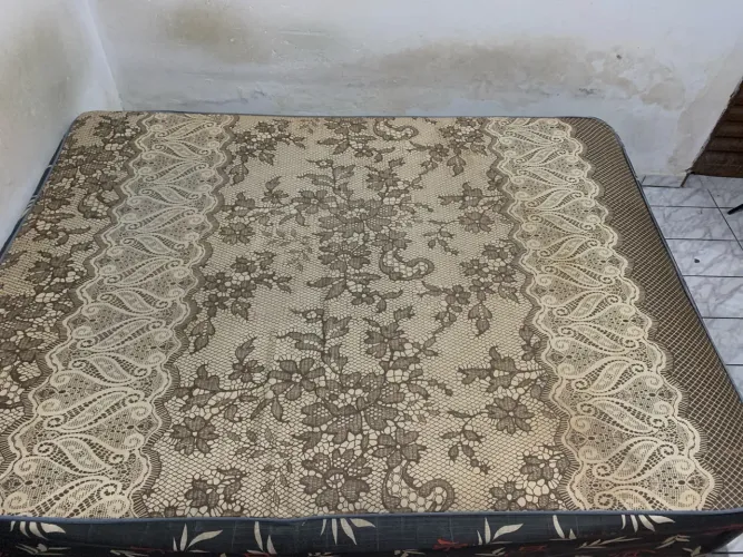 Vende se cama de casal usada