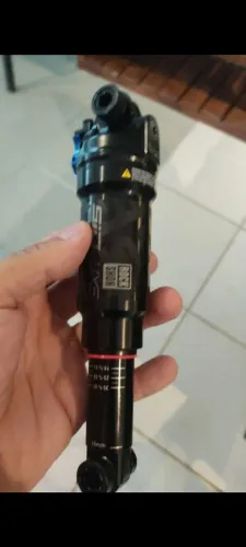 Vende se suspensão Rock Shox