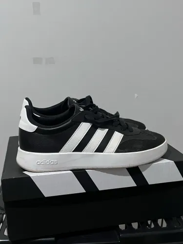 Tênis Adidas tam 40