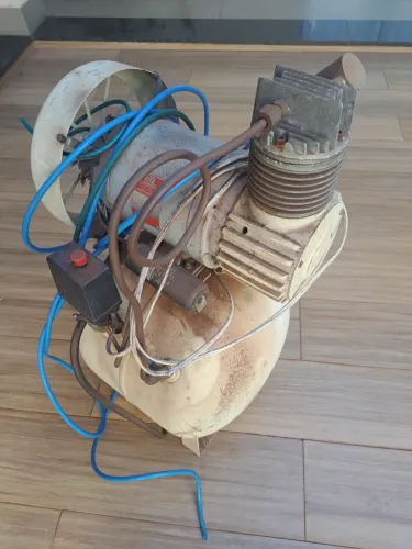 COMPRESSOR