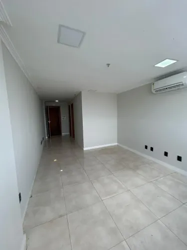 Alugo Sala comercial no Parque Office - Bem localizado - 33m2 - Split