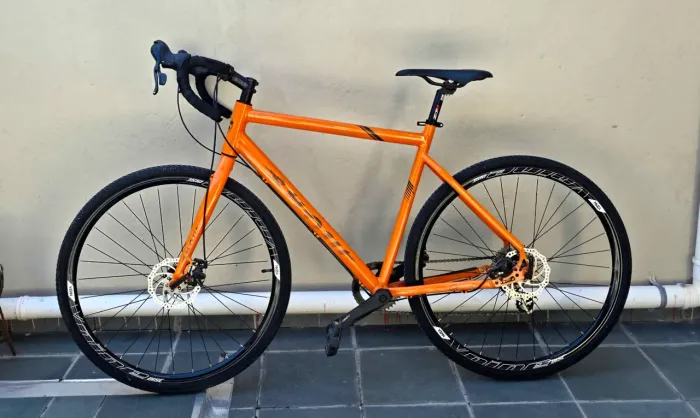 Vendo bicicleta Show Gravel de 7 marchas