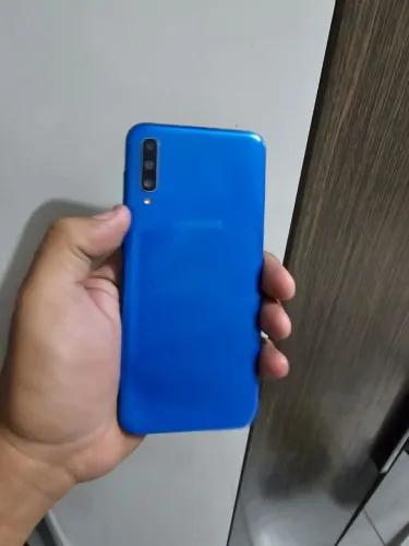 Vendo Celular Samsung A50 De 128gb sem trincos, funciona tudo perfeito