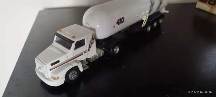 Miniatura Volvo 410 com GLP, raridade, porém sem caixa