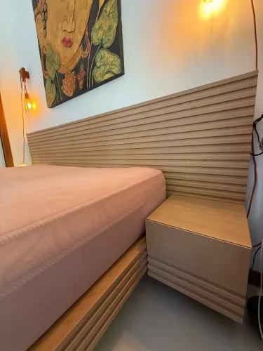 Cama queen com cabeceiras sem colchão