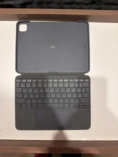 Case logitech ipad pro 11 com teclado