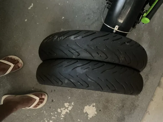 Pneu moto/ bicicleta elétrica