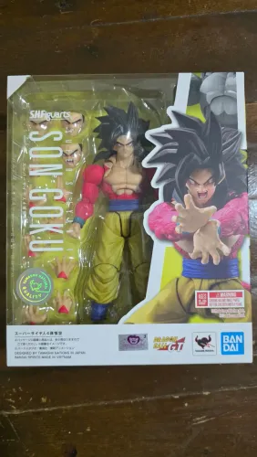 Goku SSJ 4 SH Figuarts