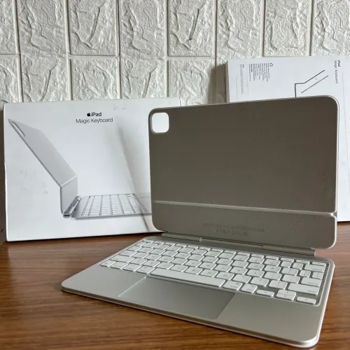 Magic Keyboard para iPad Pro M4 / M5 de 11 Polegadas